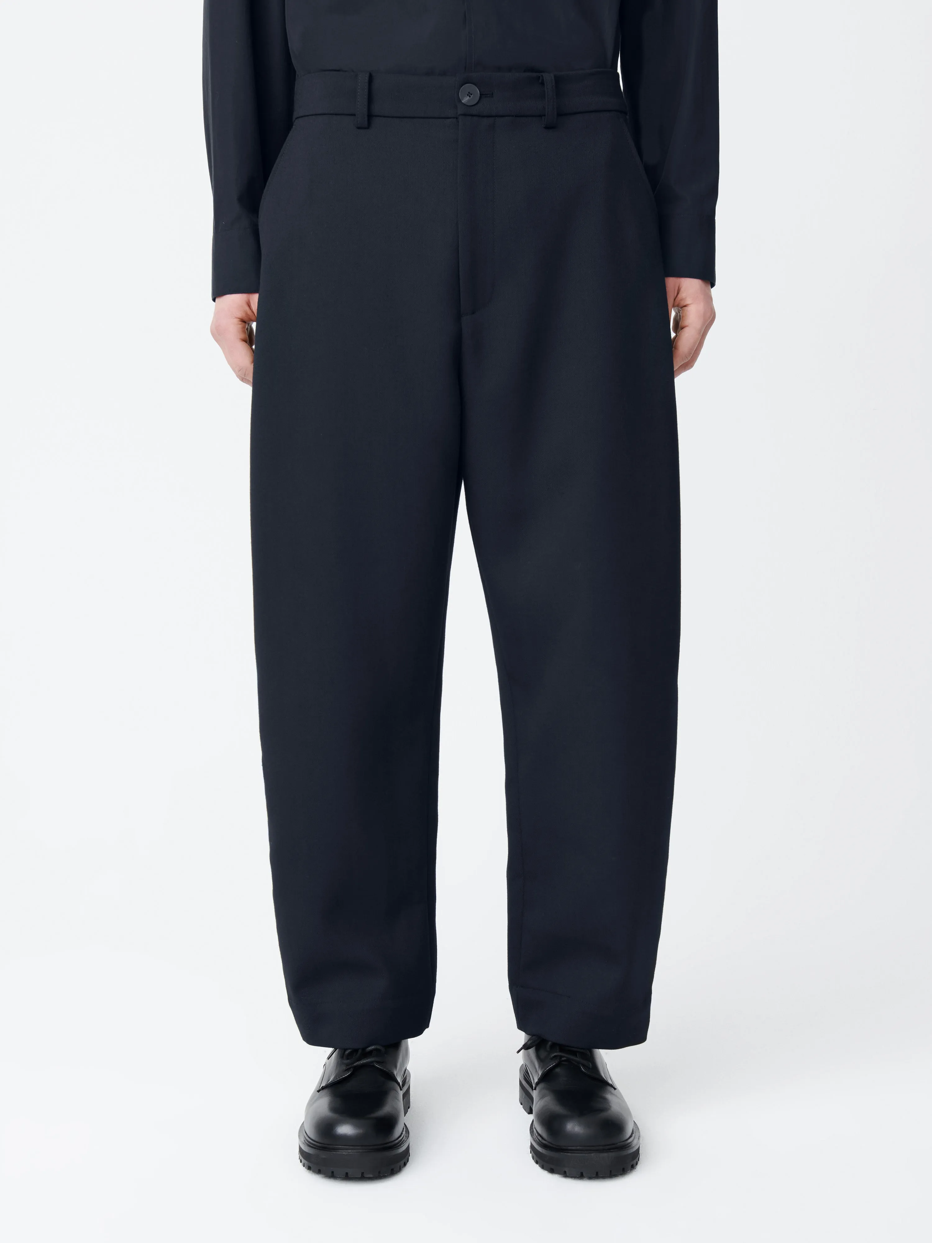 Ezra Pant in Darkest Navy