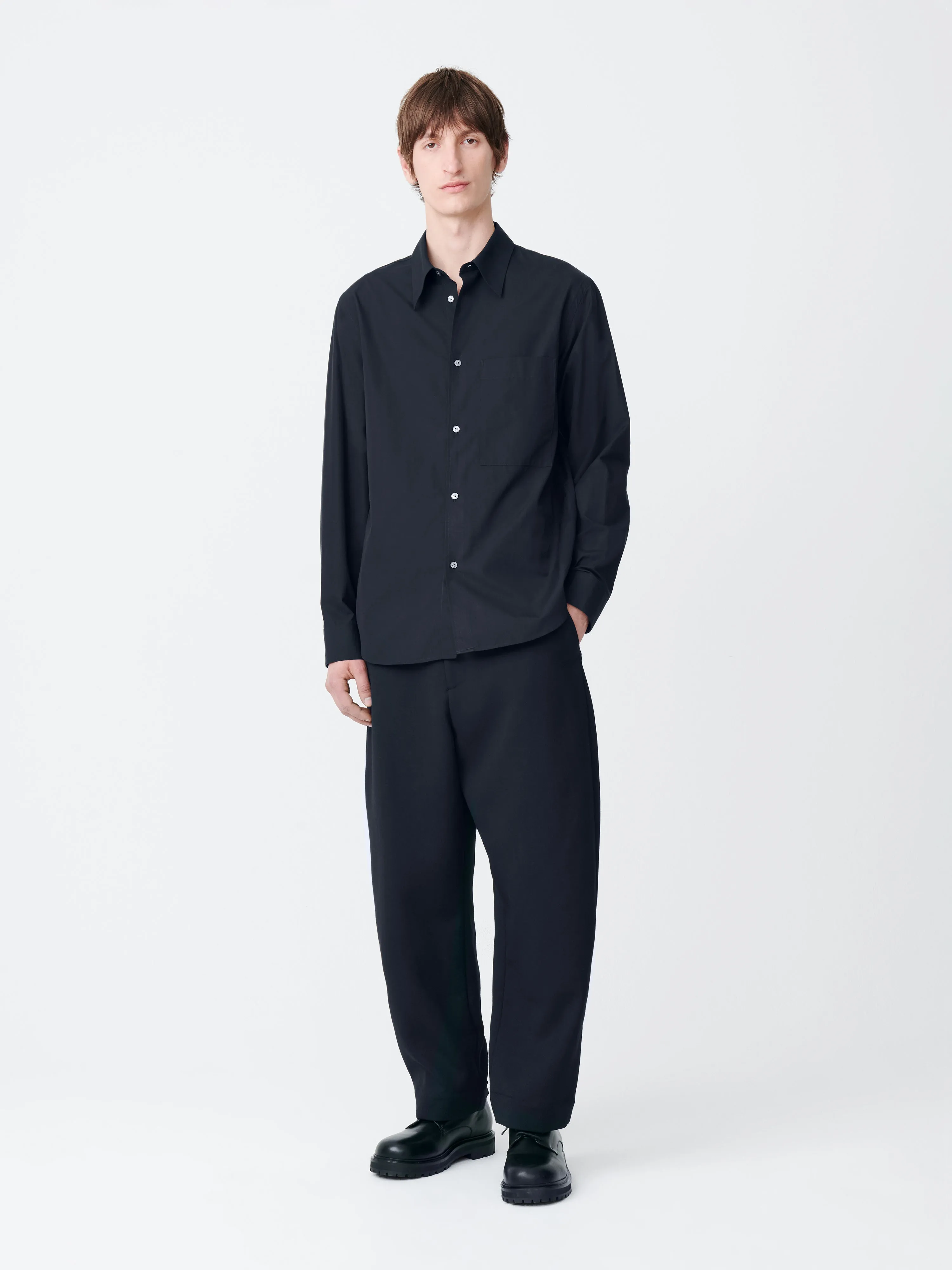 Ezra Pant in Darkest Navy