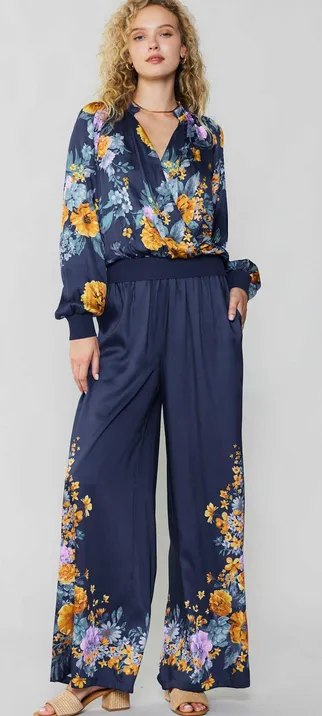 Jones Floral Print Pants in Navy